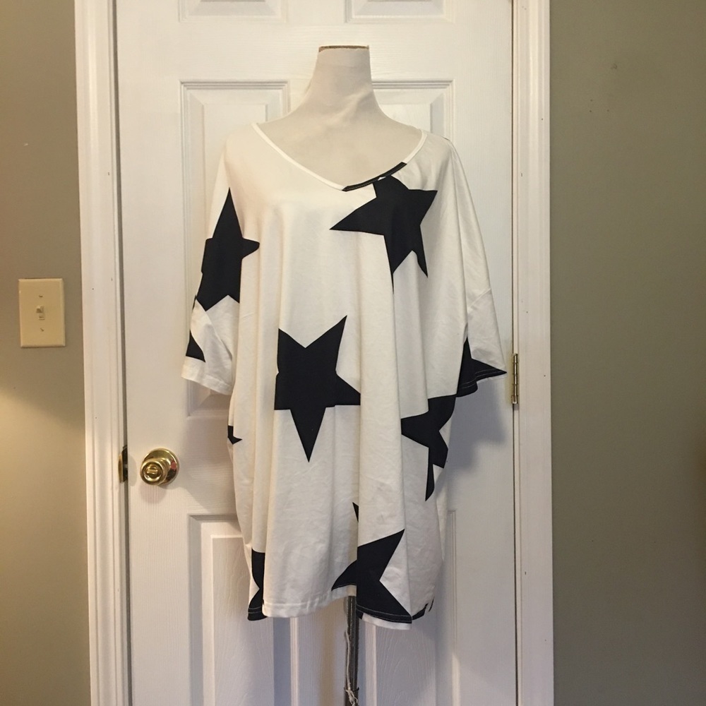 Shein v-neck pull on top 3X. Novelty star detail. Half sleeve drop shoulders.